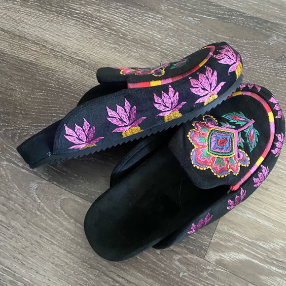 ❌SOLD Farm Rio clogs - Picture 1 of 3
